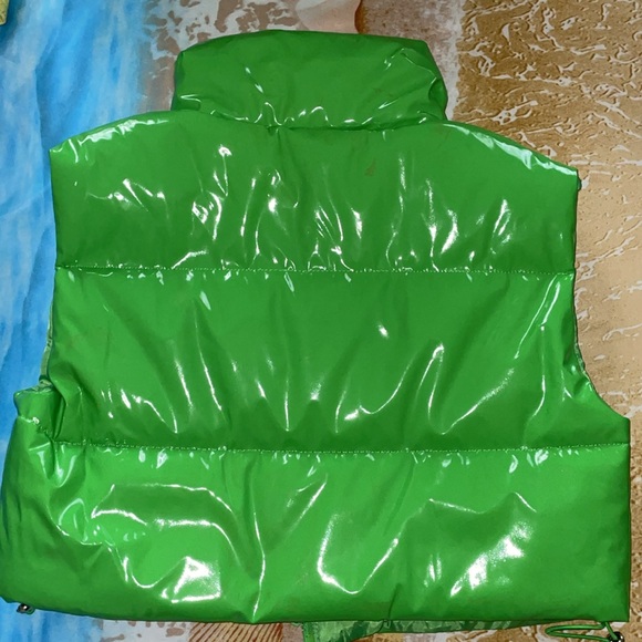 Patent cropped puffer jacket - Picture 6 of 7